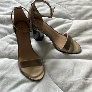 NWOT Convertible Heel Pashion Gold Heels